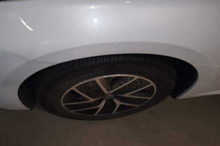 Used BYD Qin L 2024 DM-i 120KM Beyond Model Left Front Wheel Hub