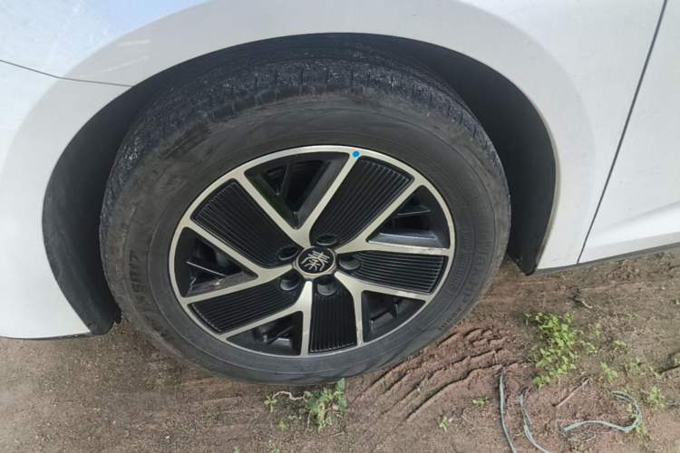 Used BYD Qin L 2024 DM-i 120KM Beyond Model Left Front Wheel Hub