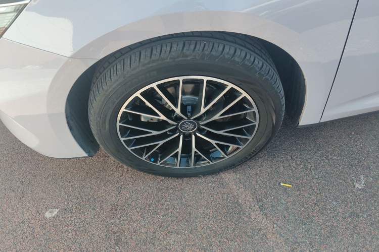 Used BYD Qin L 2024 DM-i 120KM Excellence Model Left Front Wheel Hub
