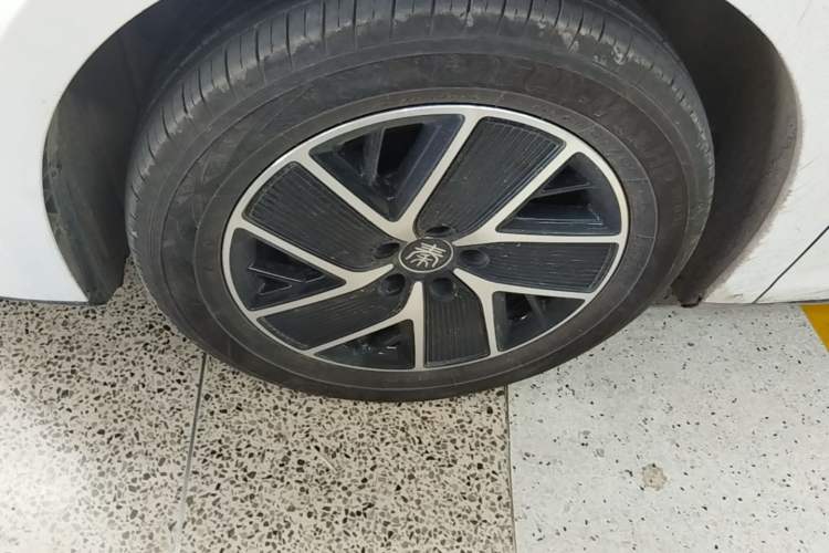Used BYD Qin L 2024 DM-i 120KM Leading Model Left Front Wheel Hub