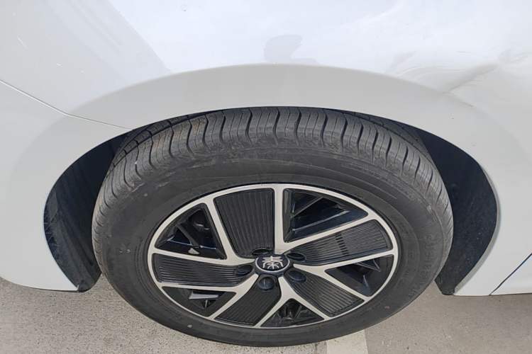 Used BYD Qin L 2024 DM-i 80KM Beyond Model Left Front Wheel Hub