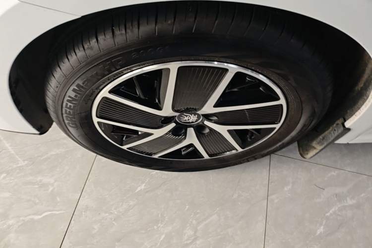 Used BYD Qin L 2024 DM-i 80KM Beyond Model Left Front Wheel Hub