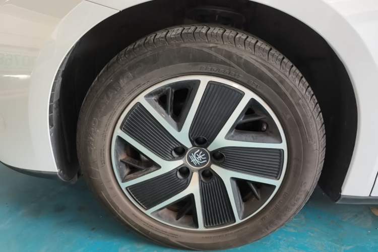 Used BYD Qin L 2024 DM-i 120KM Leading Model Left Front Wheel Hub