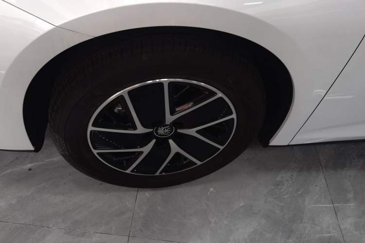Used BYD Qin L 2024 DM-i 120KM Leading Model Left Front Wheel Hub