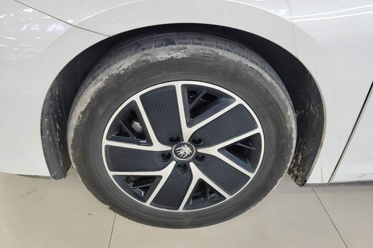 Used BYD Qin L 2024 DM-i 80KM Beyond Model Left Front Wheel Hub