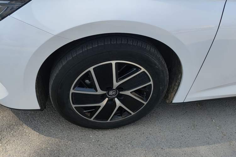 Used BYD Qin L 2024 DM-i 80KM Beyond Model Left Front Wheel Hub