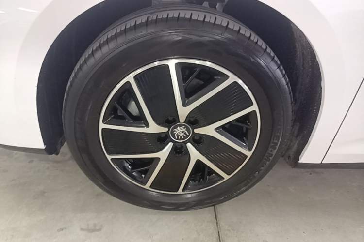 Used BYD Qin L 2024 DM-i 120KM Beyond Model Left Front Wheel Hub