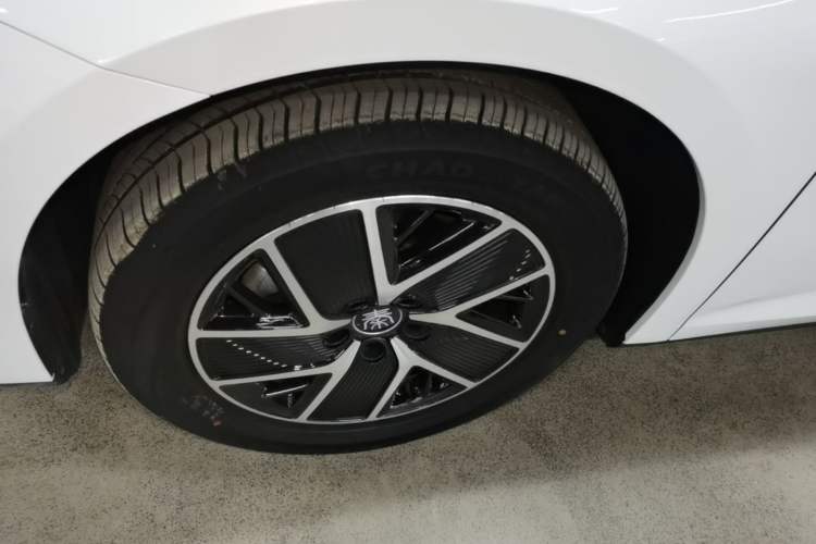 Used BYD Qin L 2024 DM-i 120KM Leading Model Left Front Wheel Hub