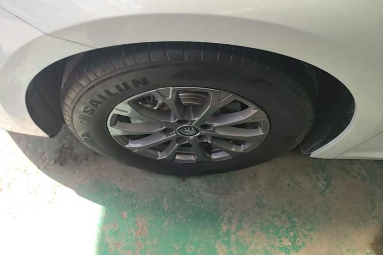 Used BYD Qin L 2024 DM-i 80KM Leading Model Left Front Wheel Hub