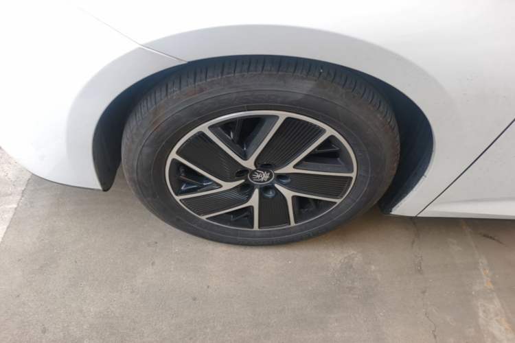 Used BYD Qin L 2024 DM-i 80KM Beyond Model Left Front Wheel Hub