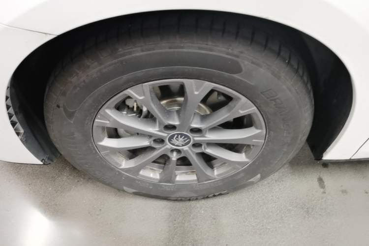 Used BYD Qin L 2024 DM-i 80KM Leading Model Left Front Wheel Hub