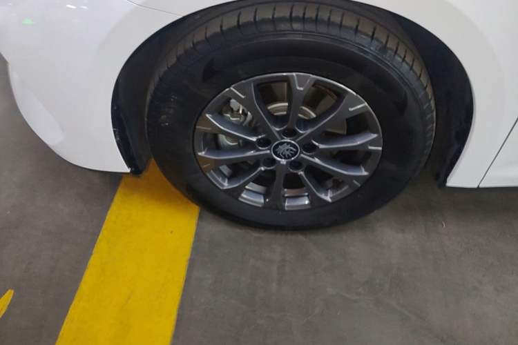 Used BYD Qin L 2024 DM-i 80KM Leading Model Left Front Wheel Hub