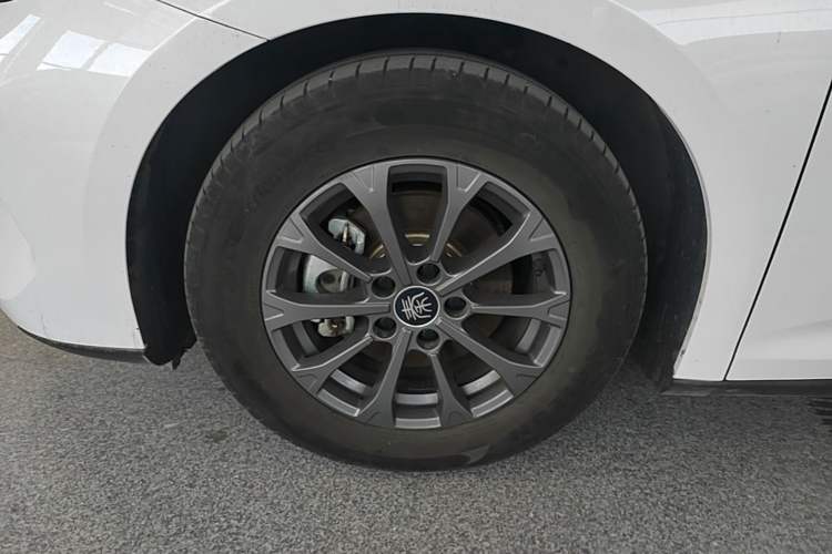 Used BYD Qin L 2024 DM-i 80KM Leading Model Left Front Wheel Hub