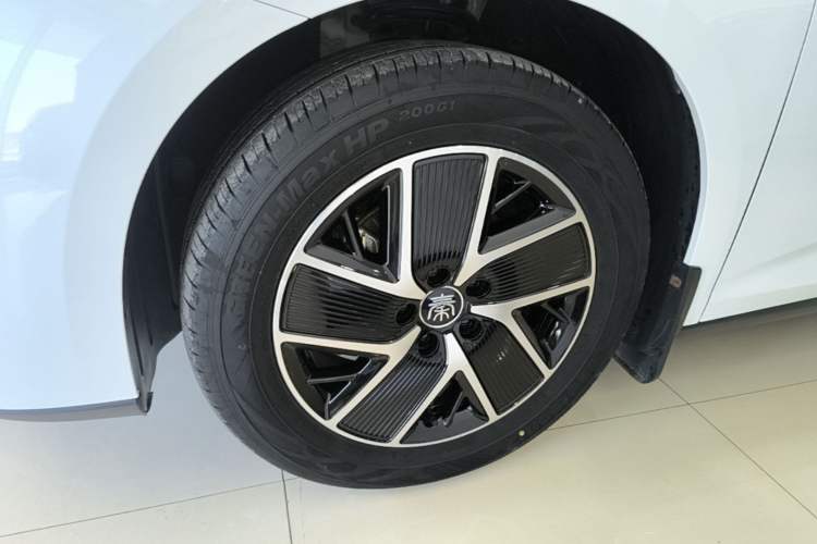 Used BYD Qin L 2024 DM-i 120KM Leading Model Left Front Wheel Hub