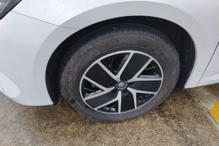 Used BYD Qin L 2024 DM-i 120KM Beyond Model Left Front Wheel Hub