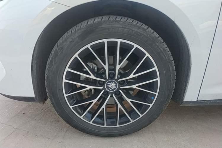 Used BYD Qin L 2024 DM-i 120KM Excellence Model Left Front Wheel Hub