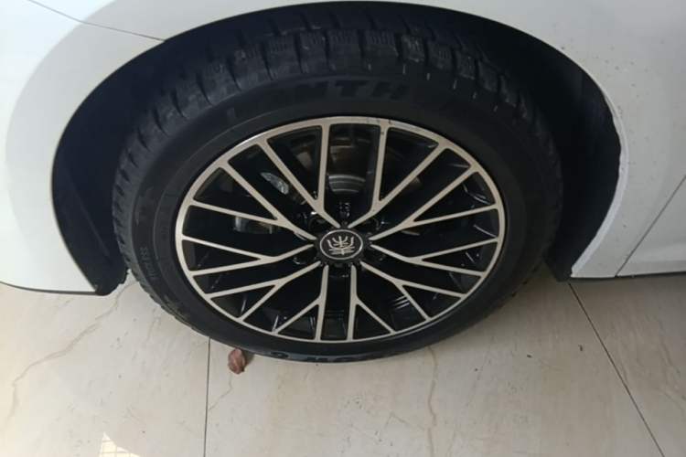 Used BYD Qin L 2024 DM-i 120KM Excellence Model Left Front Wheel Hub