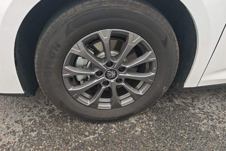 Used BYD Qin L 2024 DM-i 80KM Leading Model Left Front Wheel Hub