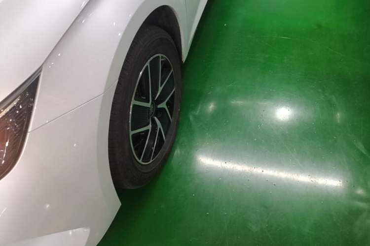 Used BYD Qin L 2024 DM-i 120KM Beyond Model Left Front Wheel Hub
