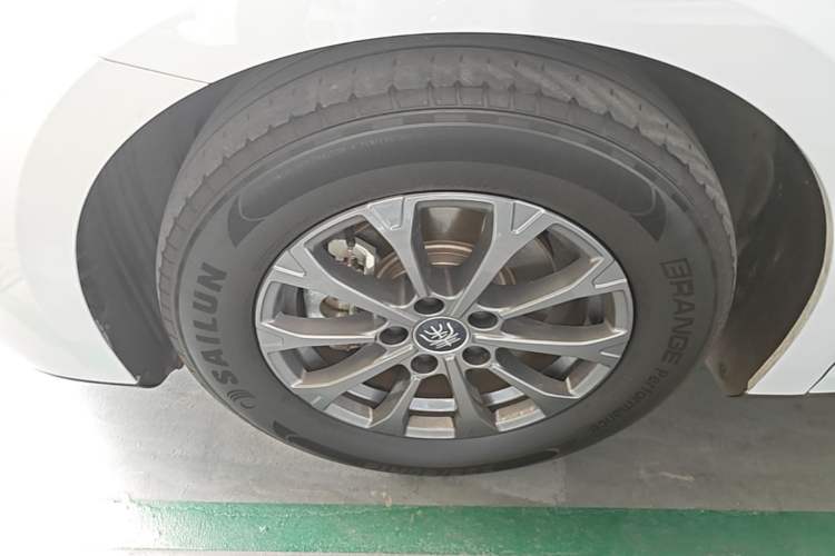 Used BYD Qin L 2024 DM-i 80KM Leading Model Left Front Wheel Hub