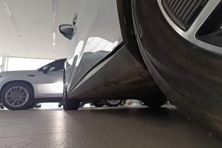 Used BYD Qin L 2024 DM-i 120KM Leading Model Left Side Sill