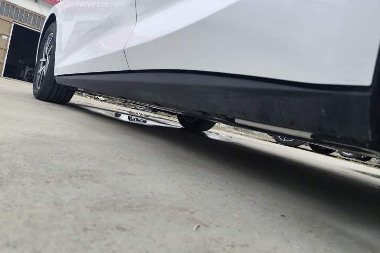 Used BYD Qin L 2024 DM-i 80KM Beyond Model Left Side Sill