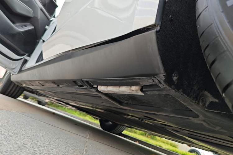 Used BYD Qin L 2024 DM-i 80KM Beyond Model Left Side Sill