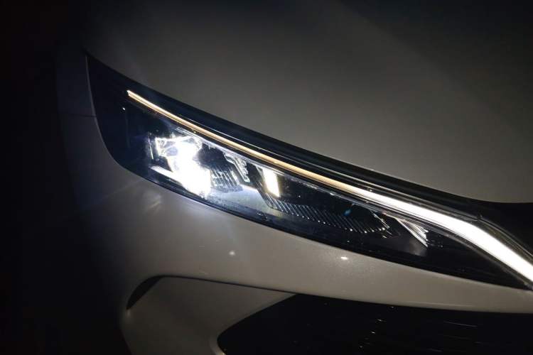Used BYD Qin L 2024 DM-i 80KM Beyond Model Right Front Headlight