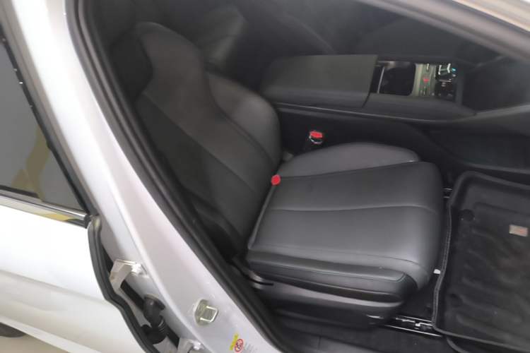 Used BYD Qin L 2024 DM-i 80KM Leading Model Right Front Seat