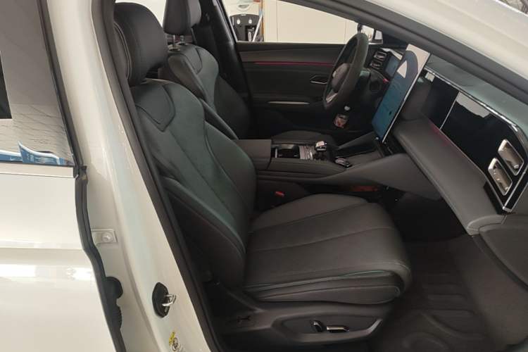 Used BYD Qin L 2024 DM-i 120KM Excellence Model Right Front Seat