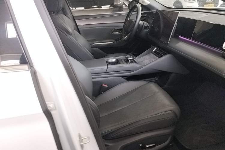 Used BYD Qin L 2024 DM-i 120KM Excellence Model Right Front Seat