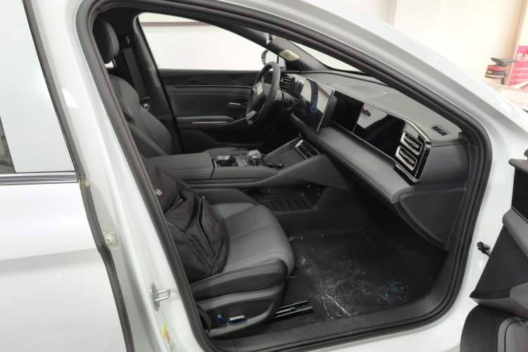 Used BYD Qin L 2024 DM-i 120KM Beyond Model Right Front Seat