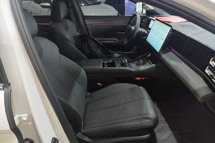 Used BYD Qin L 2024 DM-i 120KM Excellence Model Right Front Seat