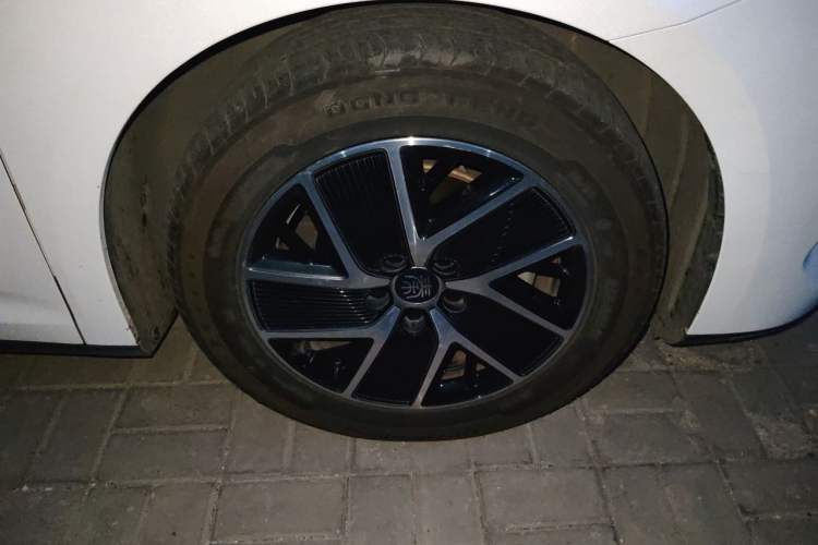 Used BYD Qin L 2024 DM-i 80KM Beyond Model Right Front Wheel Hub