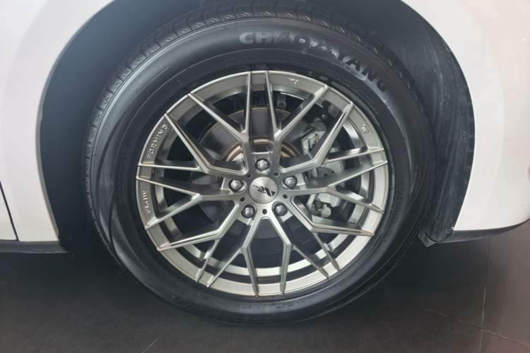 Used BYD Qin L 2024 DM-i 80KM Beyond Model Right Front Wheel Hub