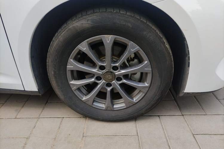 Used BYD Qin L 2024 DM-i 80KM Leading Model Right Front Wheel Hub