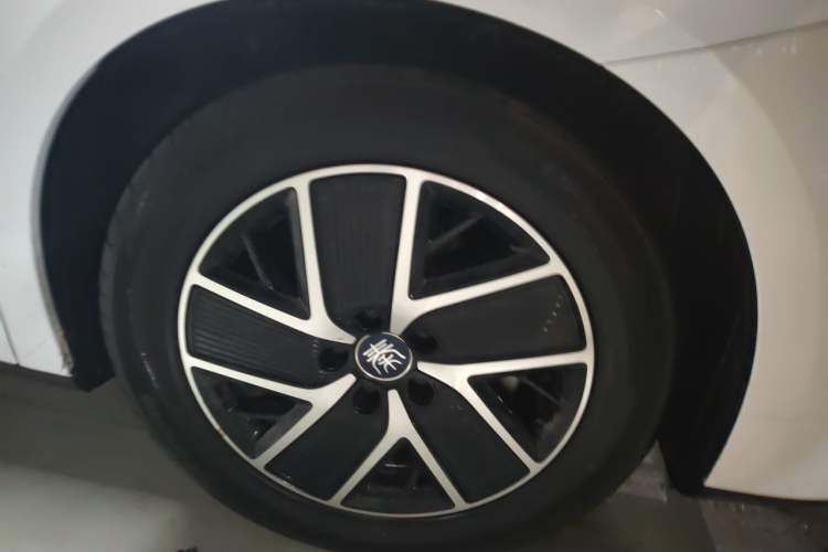 Used BYD Qin L 2024 DM-i 80KM Beyond Model Right Front Wheel Hub