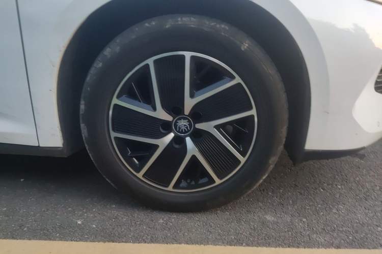 Used BYD Qin L 2024 DM-i 120KM Beyond Model Right Front Wheel Hub