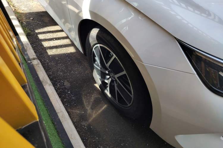 Used BYD Qin L 2024 DM-i 80KM Beyond Model Right Front Wheel Hub