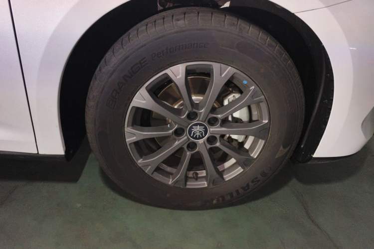 Used BYD Qin L 2024 DM-i 80KM Leading Model Right Front Wheel Hub