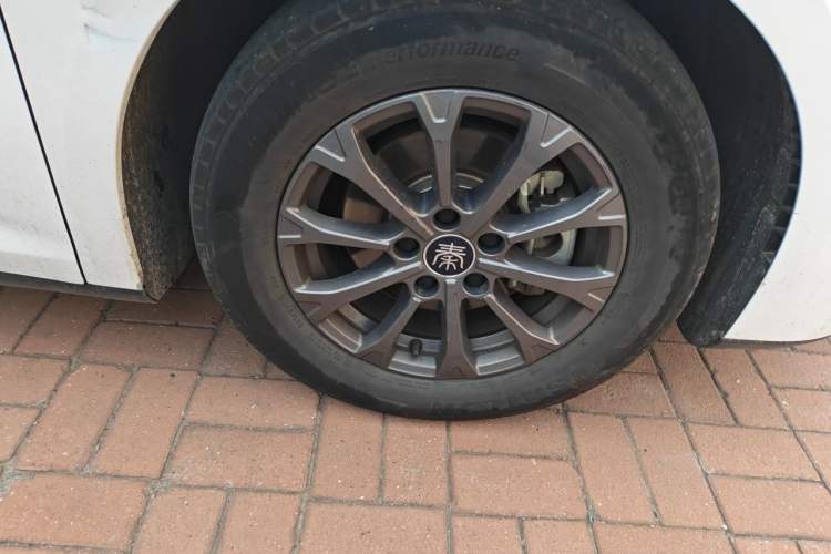 Used BYD Qin L 2024 DM-i 80KM Leading Model Right Front Wheel Hub