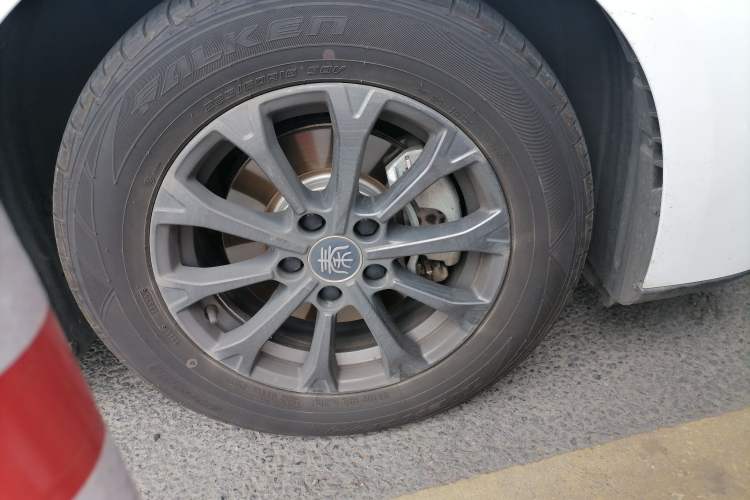 Used BYD Qin L 2024 DM-i 80KM Leading Model Right Front Wheel Hub