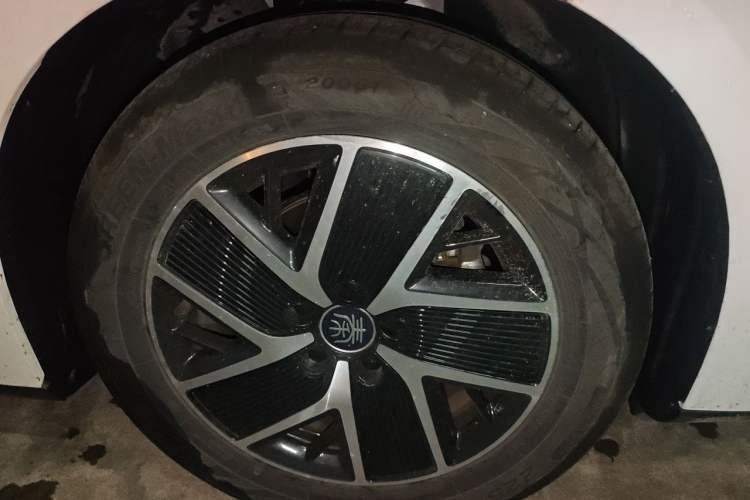 Used BYD Qin L 2024 DM-i 80KM Beyond Model Right Front Wheel Hub