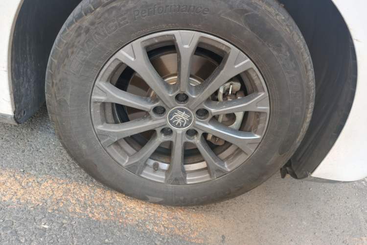 Used BYD Qin L 2024 DM-i 80KM Leading Model Right Front Wheel Hub