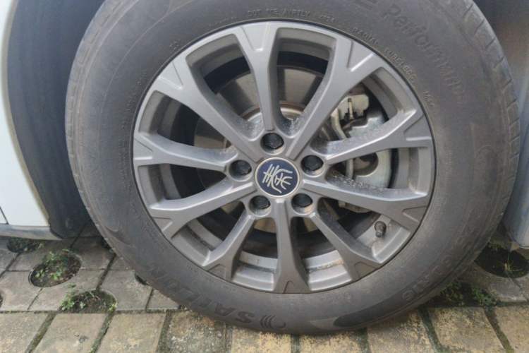 Used BYD Qin L 2024 DM-i 80KM Leading Model Right Front Wheel Hub