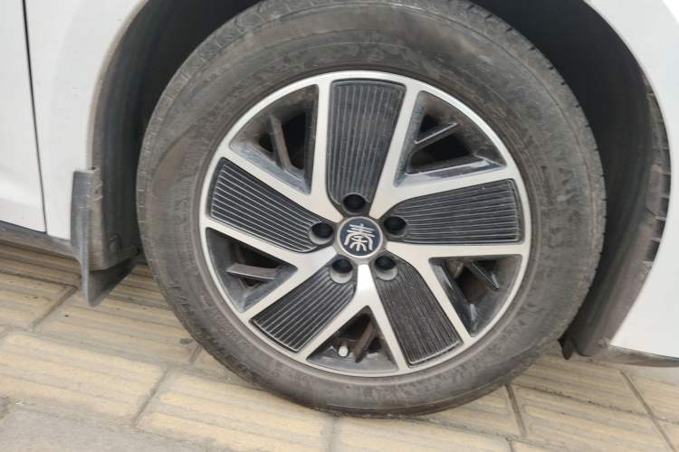 Used BYD Qin L 2024 DM-i 80KM Beyond Model Right Front Wheel Hub