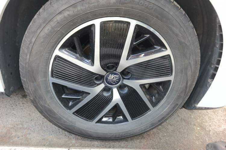 Used BYD Qin L 2024 DM-i 80KM Beyond Model Right Front Wheel Hub