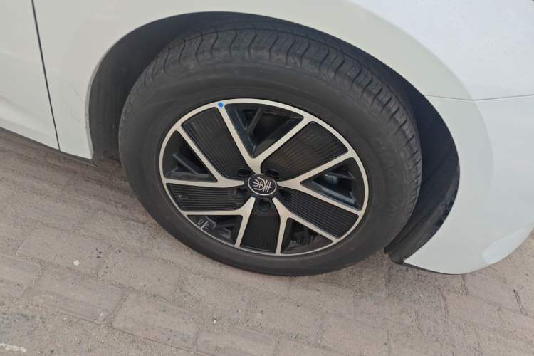Used BYD Qin L 2024 DM-i 80KM Beyond Model Right Front Wheel Hub
