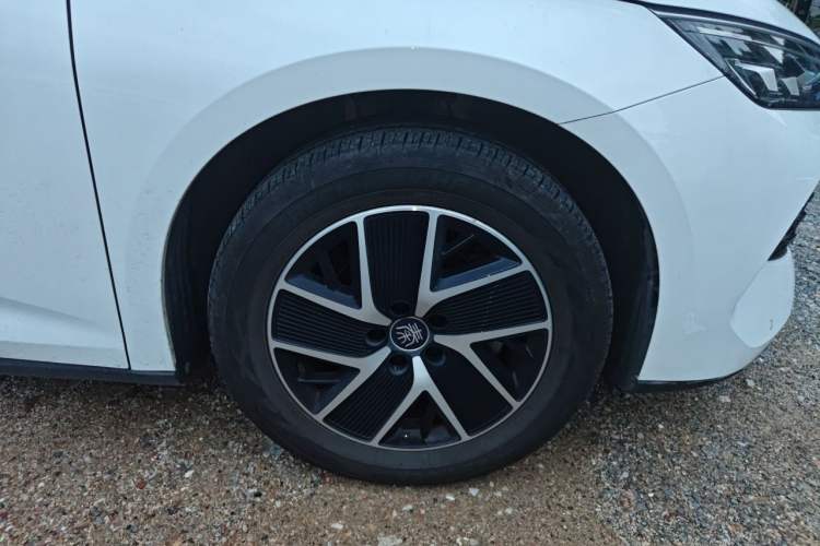 Used BYD Qin L 2024 DM-i 120KM Leading Model Right Front Wheel Hub