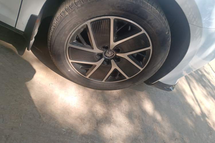 Used BYD Qin L 2024 DM-i 120KM Leading Model Right Front Wheel Hub